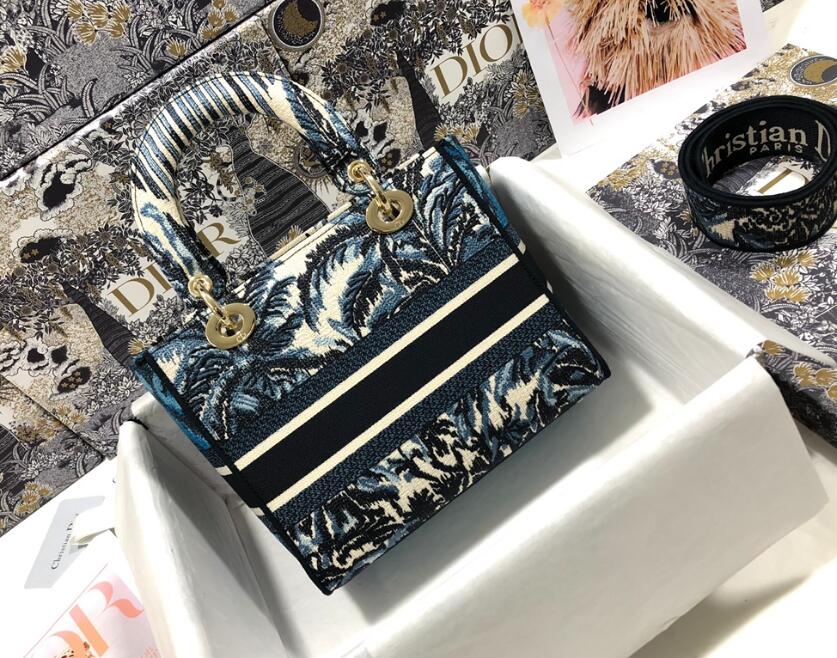 High Quality luxurys designers Handbags Fashion womens CrossBody bag genuine leather Shoulder Bags Letter Handbag ladies purse Chains Cross Body Clutch Camera, Box
High Quality luxurys designers Handbags Fashion womens CrossBody bag genuine leather Shoulder Bags Letter Handbag ladies purse Chains Cross Body Clutch Camera, Box