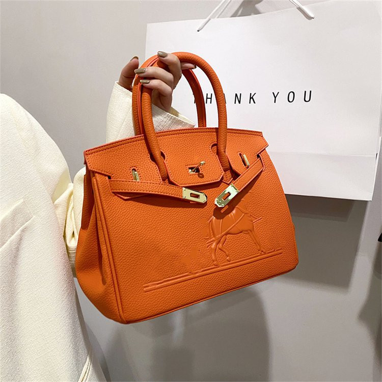 Shoulder Bag Ladies Luxury Designer Hand-held Messenger Elegant Exquisite Simple Fashion Temperament Goddess High-quality Bags, White
Shoulder Bag Ladies Luxury Designer Hand-held Messenger Elegant Exquisite Simple Fashion Temperament Goddess High-quality Bags, White
