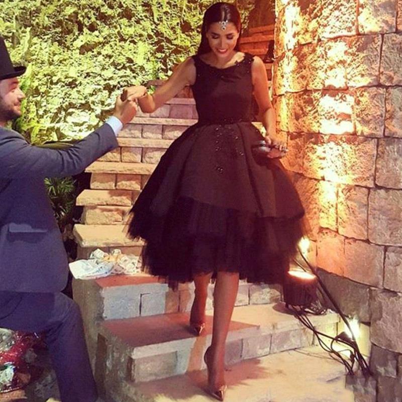 Casual Dresses Vestidos Noiva Black Cocktail Party Short Sexy Blackless Prom Gowns Crew Neck Lace Appliques Tulle Tiered
Casual Dresses Vestidos Noiva Black Cocktail Party Short Sexy Blackless Prom Gowns Crew Neck Lace Appliques Tulle Tiered