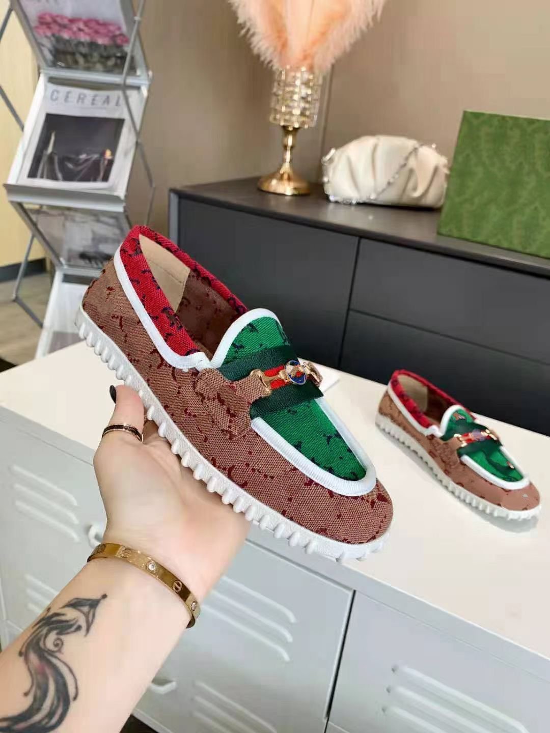 Tennis canvas casual shoes Italy luxe Designer womens shoe Web stripe Rubber sole stretch cotton low-top mens sneaker KJ002
Tennis canvas casual shoes Italy luxe Designer womens shoe Web stripe Rubber sole stretch cotton low-top mens sneaker KJ002