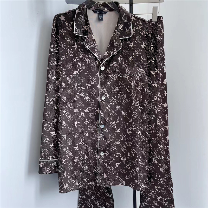 stylish designer velvet men sleepwear 2 piece set winter warm male pajamas home wear lapel neck pants, Black;brown
stylish designer velvet men sleepwear 2 piece set winter warm male pajamas home wear lapel neck pants, Black;brown