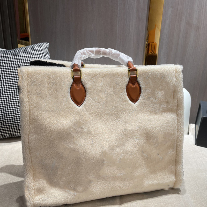 New Famous Designer Faux Suede bags handbags Totes Cross Body Luxury Lady Velour Letter Floral Lamb wool fabric Interior Slot Pocket
New Famous Designer Faux Suede bags handbags Totes Cross Body Luxury Lady Velour Letter Floral Lamb wool fabric Interior Slot Pocket