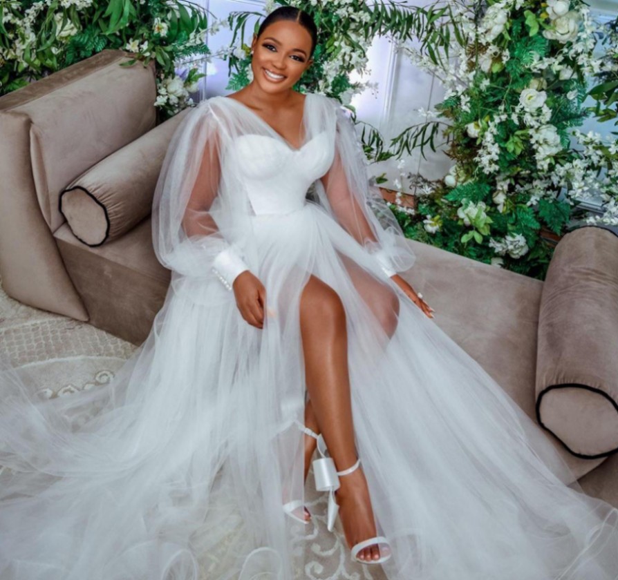 New Long Puff Sleeves Wedding Dresses Sexy High Slit Bride Dress V-Neck Garden Country Beach Bride Gowns Custom Made Vestido De Noiva Mariage