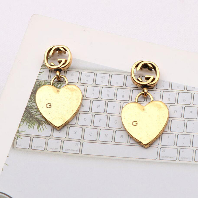 Fashion Womens Designers Earrings Designer Brand Letter Ear Stud Heart Women Elegance Temperament Simple Ladies Wedding Party Jewelry Accessories ER0073
Fashion Womens Designers Earrings Designer Brand Letter Ear Stud Heart Women Elegance Temperament Simple Ladies Wedding Party Jewelry Accessories ER0073