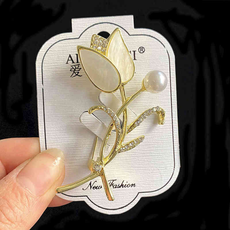 Brooch Korean Version Simple High-grade Rose Pearl Women's Fashion Flower Clothing Pin Accessories