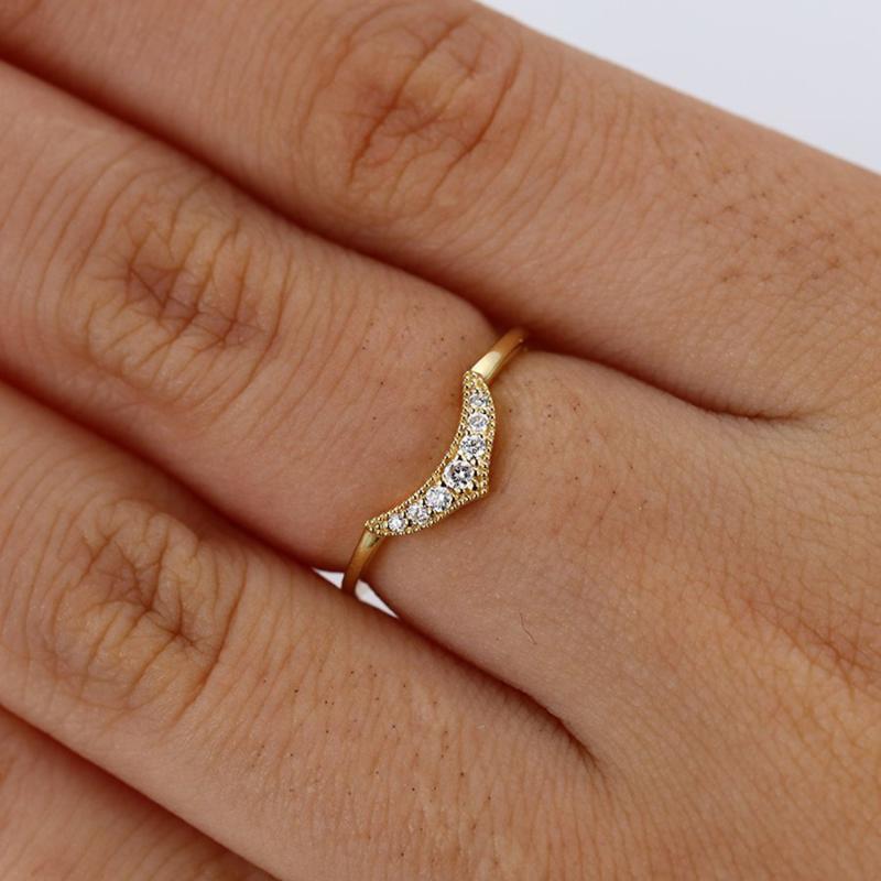 Cluster Rings For Women Simple Innovative V Shape Zircon Light Yellow Gold Color Lover Finger Ring Gift Fashion Jewelry KBR008, Golden;silver
Cluster Rings For Women Simple Innovative V Shape Zircon Light Yellow Gold Color Lover Finger Ring Gift Fashion Jewelry KBR008, Golden;silver