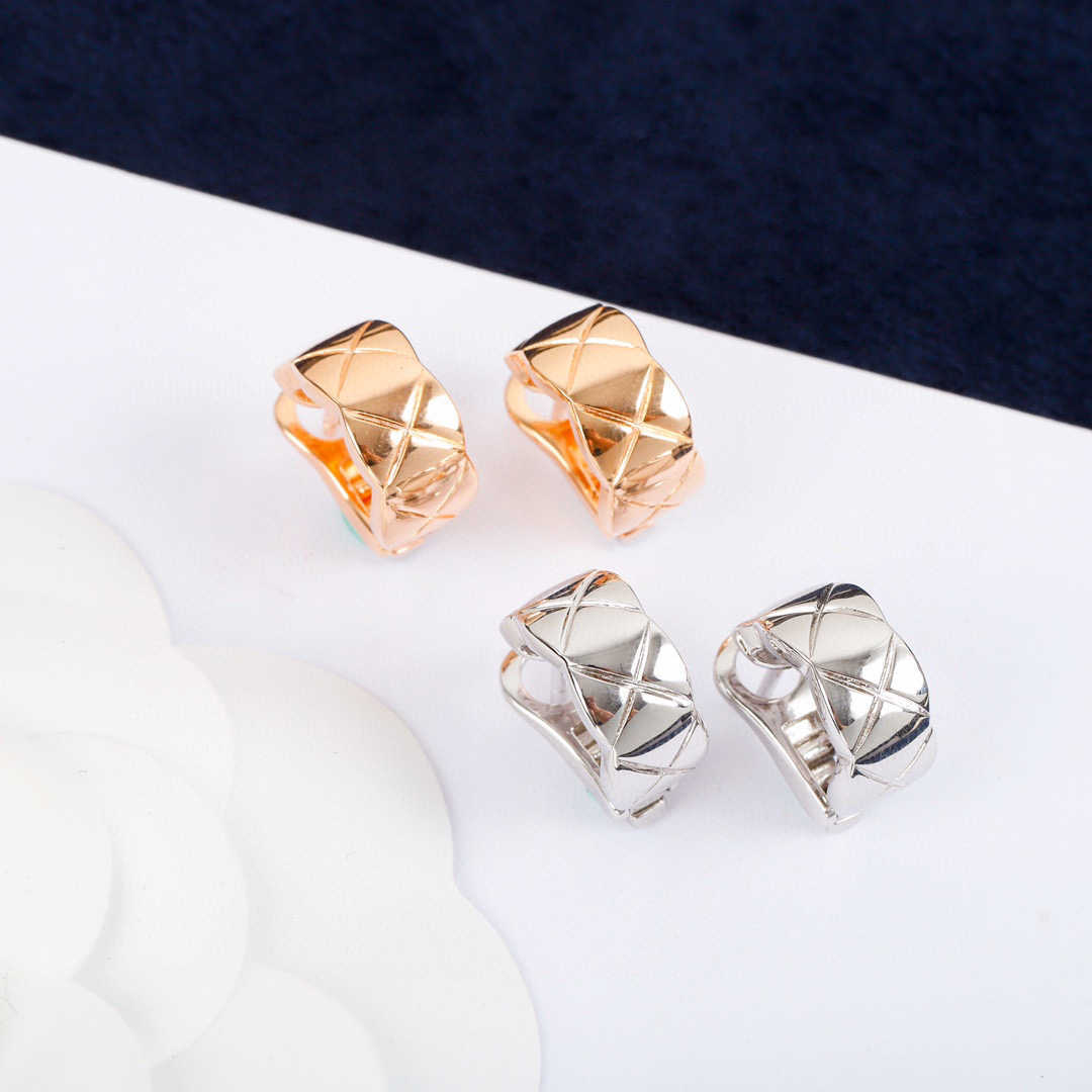 New Hot Brand Pure 925 Sterling Silver Jewelry For Women Rose Gold Earrings Luxury Gold Clip Ear Stud Earrings Design Hot Summer
New Hot Brand Pure 925 Sterling Silver Jewelry For Women Rose Gold Earrings Luxury Gold Clip Ear Stud Earrings Design Hot Summer