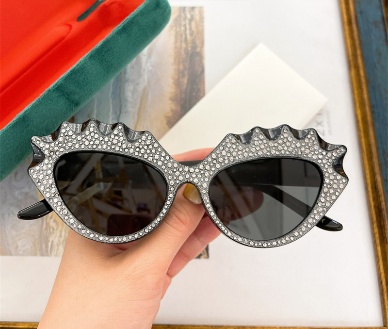 Fashion trend designer women Hollywood sunglasses 0781 Cat Eye shape Fragmented diamond frame glasses Anti-Ultraviolet protection come with box, White;black
Fashion trend designer women Hollywood sunglasses 0781 Cat Eye shape Fragmented diamond frame glasses Anti-Ultraviolet protection come with box, White;black