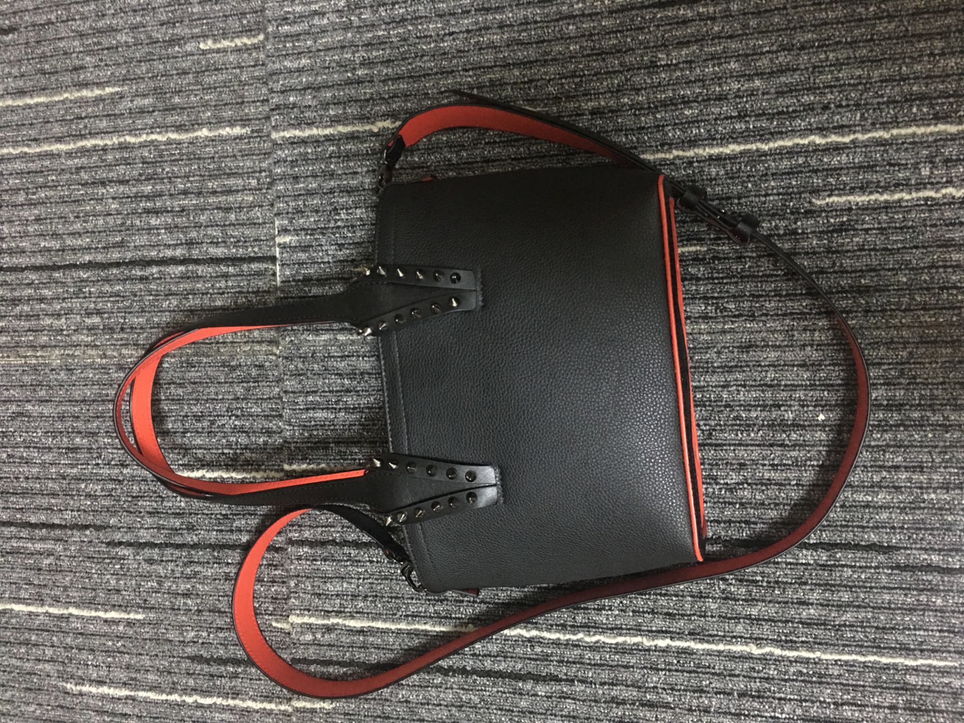 Fashion Bag cabata designer totes rivet genuine leather Red Bottom Handbag composite handbags famous purse shopping bags Black
Fashion Bag cabata designer totes rivet genuine leather Red Bottom Handbag composite handbags famous purse shopping bags Black