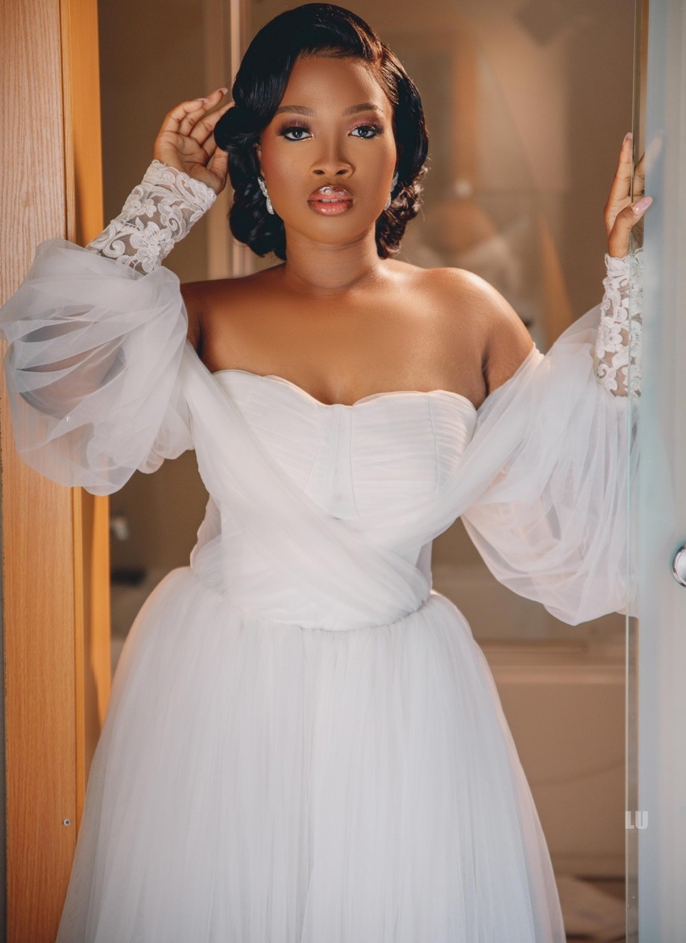 Sexy Bride Gowns 2024 White Lace Appliques Split Wedding Dresses Off Shoulder Puff Long Sleeves V Neck robe de mariee