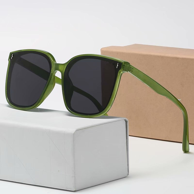 British Fashion Sunglasses men's women's Retro trend European and American casual versatile, White;black
British Fashion Sunglasses men's women's Retro trend European and American casual versatile, White;black