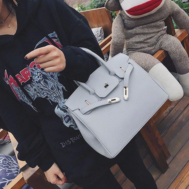 LV LOUIS BAG VITTON Fashion 2021 Bag New European And Woman Handbag Litchi Shoulder Pattern American Birkin Sty Iwhqx, Red;black
LV LOUIS BAG VITTON Fashion 2021 Bag New European And Woman Handbag Litchi Shoulder Pattern American Birkin Sty Iwhqx, Red;black