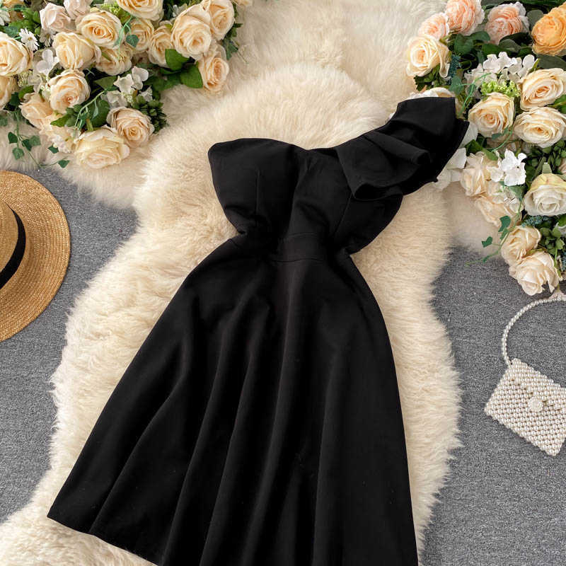 DEAT Spring Summer Arrivals Solid One Shoulder Diagonal Collar Ruffles High Waist Fashion Slim Women Dress MZ852 210709