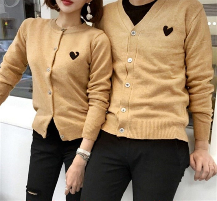 2021 fashion designer cardigan men's women's same bottomed sweater knitted autumn and winter couple coat, White;black
2021 fashion designer cardigan men's women's same bottomed sweater knitted autumn and winter couple coat, White;black