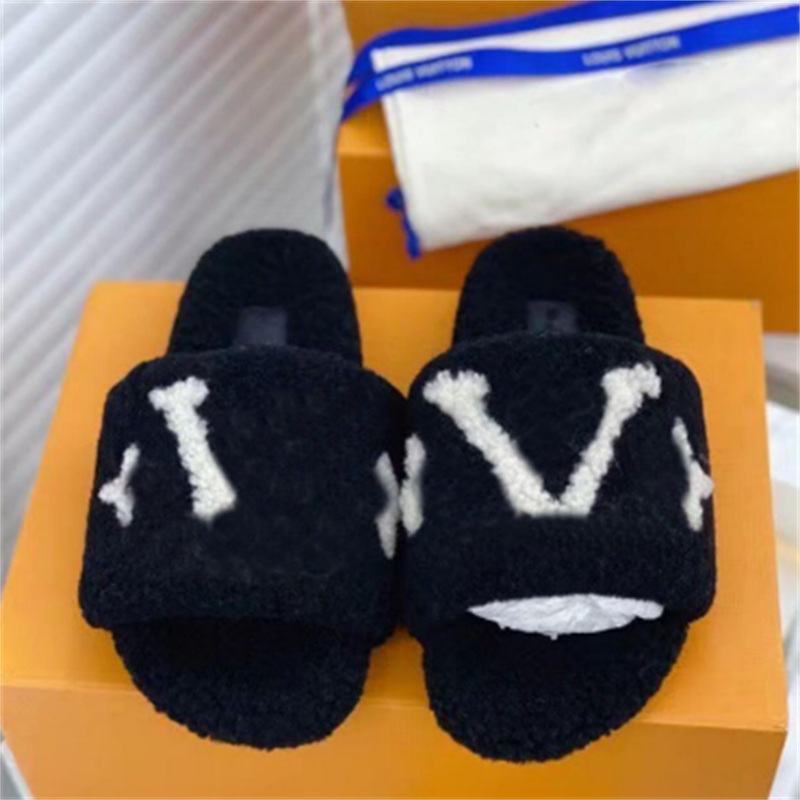 Brand slippers Women Flat Slipper Comfort Designer Lady Fur Wide Strap Treaded Rubber Outsole luxury Slide Sandal Fashion High quality slippers, White
Brand slippers Women Flat Slipper Comfort Designer Lady Fur Wide Strap Treaded Rubber Outsole luxury Slide Sandal Fashion High quality slippers, White