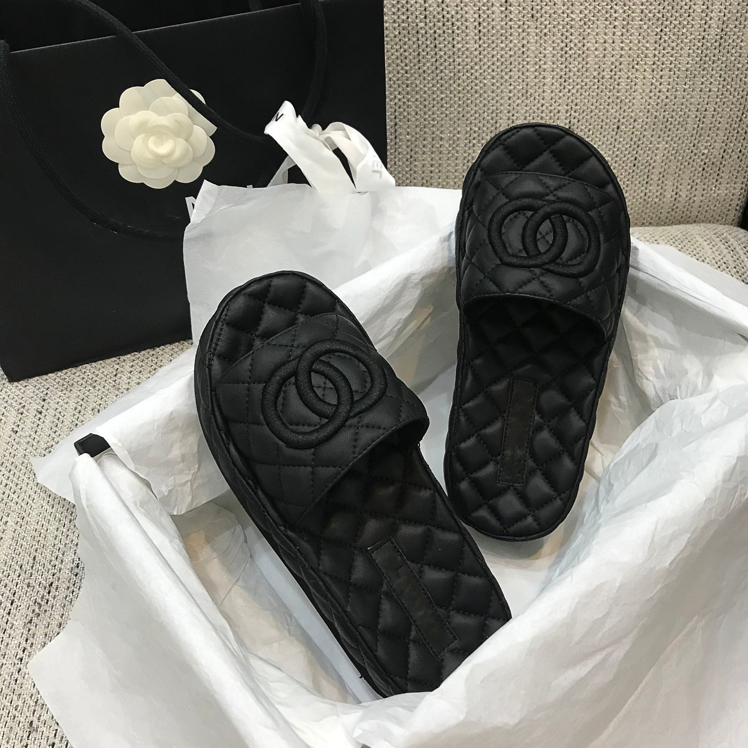 Designers Women Slippers Luxurys Slide Womens Shoes Fashion Trend Designer Flat Slides Flip Flops Platform Sandals Slippers Sandal With Box, Black
Designers Women Slippers Luxurys Slide Womens Shoes Fashion Trend Designer Flat Slides Flip Flops Platform Sandals Slippers Sandal With Box, Black