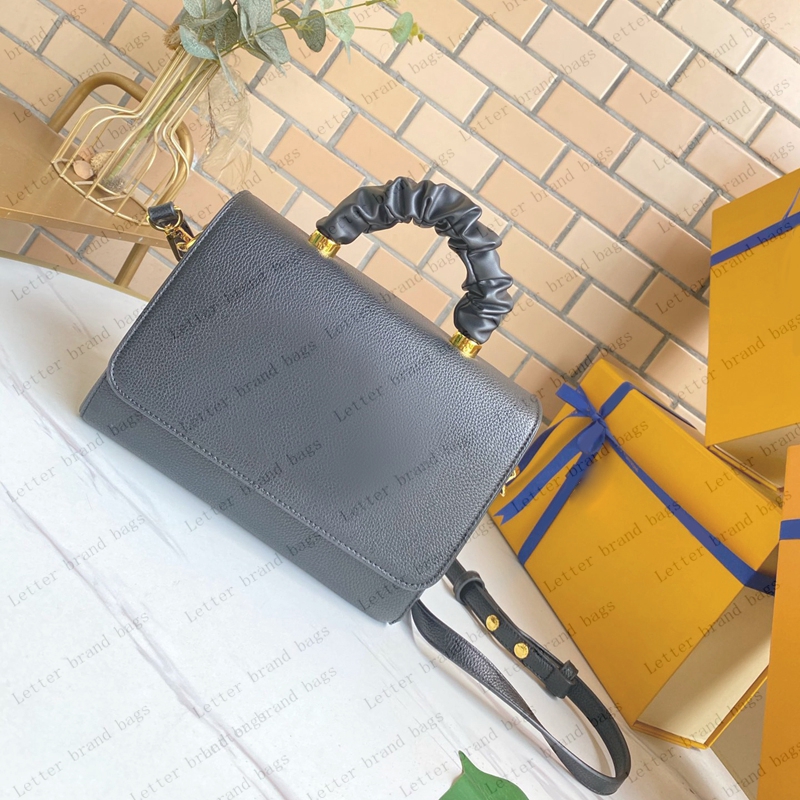 5A+ Designer Luxury GHW Twist PM Portefeuille Gold Crossbody Bag Women's Top Quality Shoulder Bags Taurillon Leather Size 23*17*9.5cm, Yellow
5A+ Designer Luxury GHW Twist PM Portefeuille Gold Crossbody Bag Women's Top Quality Shoulder Bags Taurillon Leather Size 23*17*9.5cm, Yellow