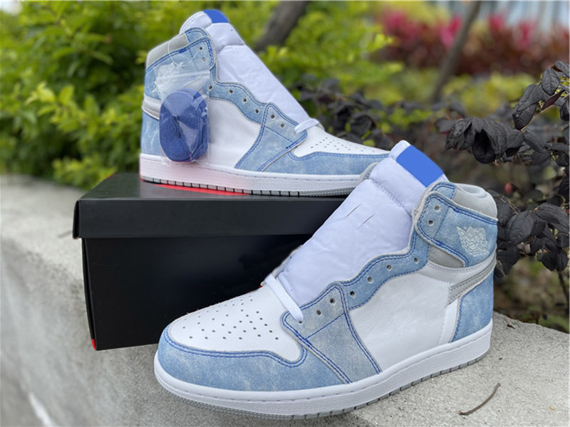 1 High OG Hyper Royal Men Basketball shoes 1s Light Smoke Grey White Mens Sports Sneaker Trainer
1 High OG Hyper Royal Men Basketball shoes 1s Light Smoke Grey White Mens Sports Sneaker Trainer