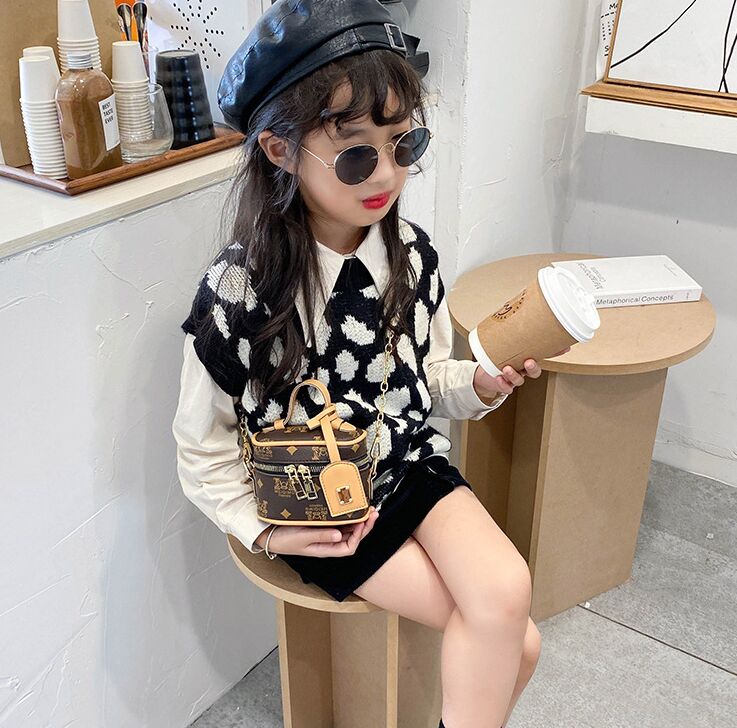 Fashion catwalk mini purses women's children handbag bucket foreign style hand slung cross small change bags bag for women, 4#
Fashion catwalk mini purses women's children handbag bucket foreign style hand slung cross small change bags bag for women, 4#