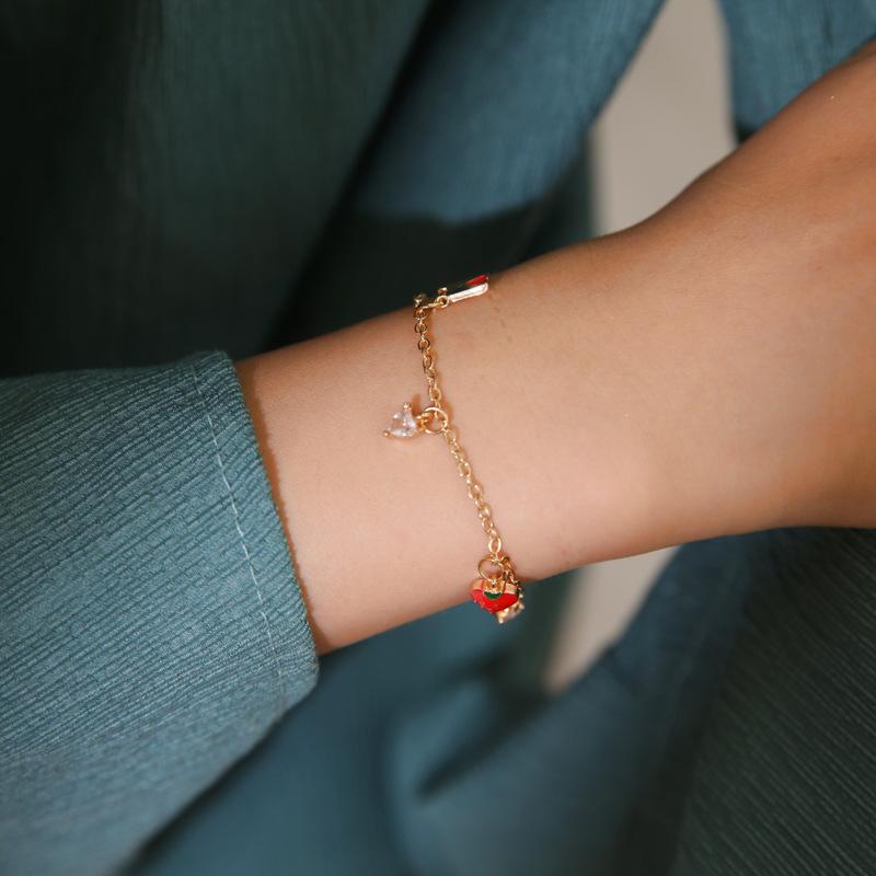 Charm Bracelets Cute Sweet Strawberry Bracelet Women Zircon Student Simple Hipster Hand Jewelry Female Girlfriends Gift
Charm Bracelets Cute Sweet Strawberry Bracelet Women Zircon Student Simple Hipster Hand Jewelry Female Girlfriends Gift