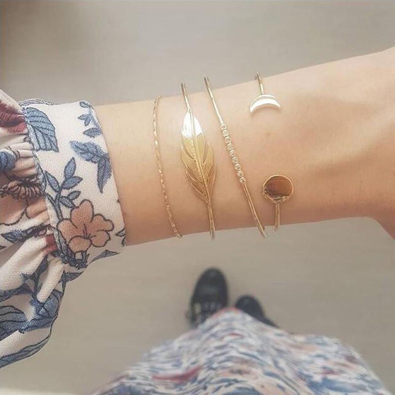Charm Bracelets 4 Pcs/set Creative Leaf Moon Open Circle Bangle Sets For Women Fashion Personality Multi-layer Party Wedding Jewelry 
Charm Bracelets 4 Pcs/set Creative Leaf Moon Open Circle Bangle Sets For Women Fashion Personality Multi-layer Party Wedding Jewelry