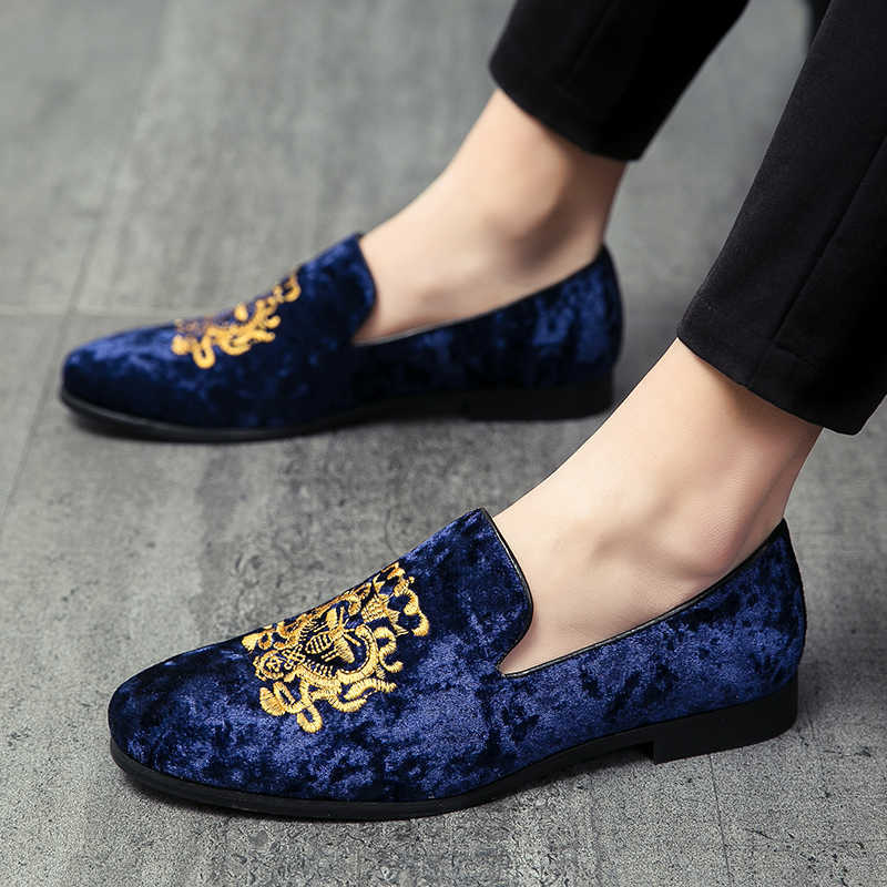 Wedding Dress Shoes Casual Men Loafers Big Size Lazy Peas shoes Embroidery Moccasins Suede Leather Zapatos 210910