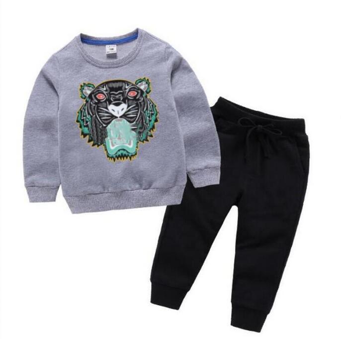 Clothing Sets Spring / Autumn Baby Designer Clothes Boys and Girls Sweatshirt Two-piece Long Sleeve + Trousers Classic Print 2-8 Years, Red
Clothing Sets Spring / Autumn Baby Designer Clothes Boys and Girls Sweatshirt Two-piece Long Sleeve + Trousers Classic Print 2-8 Years, Red