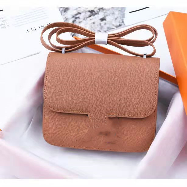 The new 2021 French niche stewardess bag tofu bag is a stylish and versatile small square
The new 2021 French niche stewardess bag tofu bag is a stylish and versatile small square