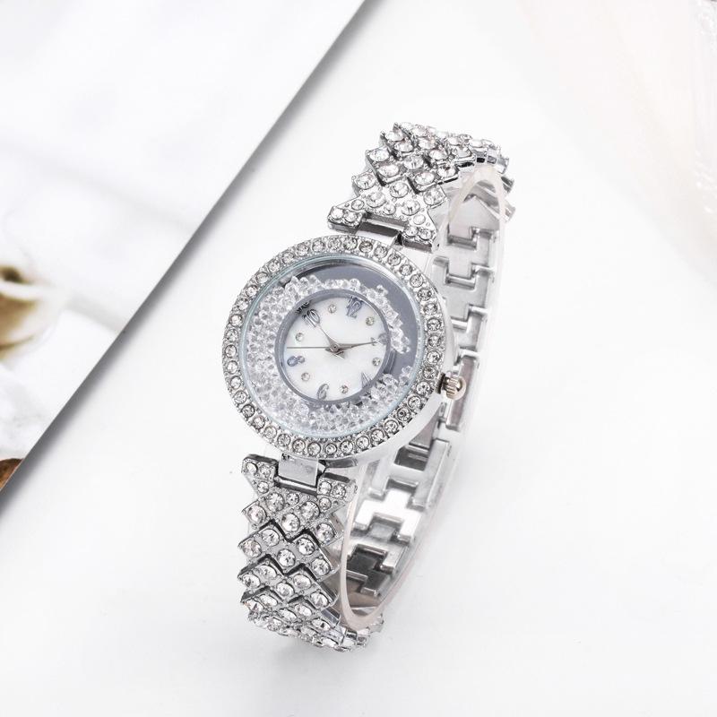 Wristwatches QWC Korean Casual Fashion Ladies Bracelet Watch Full Diamond Ball Quicksand Student Quartz Watches
Wristwatches QWC Korean Casual Fashion Ladies Bracelet Watch Full Diamond Ball Quicksand Student Quartz Watches