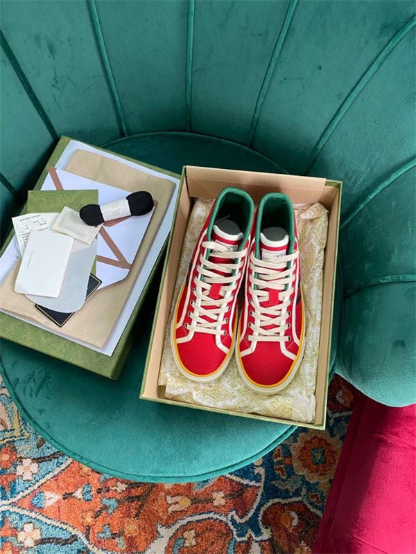 2021 Top Quality Men Women Sneaker Casual Shoes Chaussures Leather Sneakers Stripes Shoe Walking Sports Trainers, The box is not sold separately
2021 Top Quality Men Women Sneaker Casual Shoes Chaussures Leather Sneakers Stripes Shoe Walking Sports Trainers, The box is not sold separately