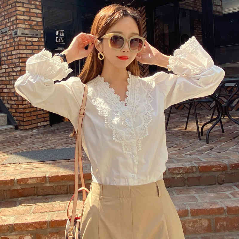 Cotton Lace Women's Blouse Fashion Korean Style Shirts V-neck Long Sleeve Shirt Puff Sweet Top Female 11013 210427