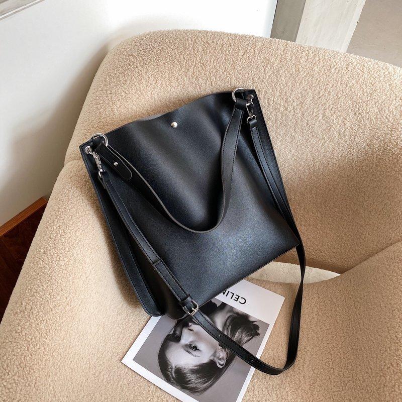 Evening Bags Simple High Capacity PU Leather Shoulder For Women 2021 Large Handbags Women's Travel Trending Hand Bag
Evening Bags Simple High Capacity PU Leather Shoulder For Women 2021 Large Handbags Women's Travel Trending Hand Bag