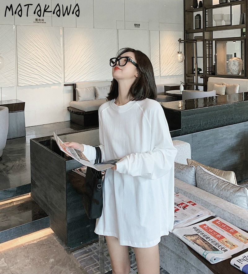 MATAKAWA Women Loose Long Sleeve T-shirt Autumn Black and White Round Neck Raglan Basic Bf Bottoming Shirt 210513