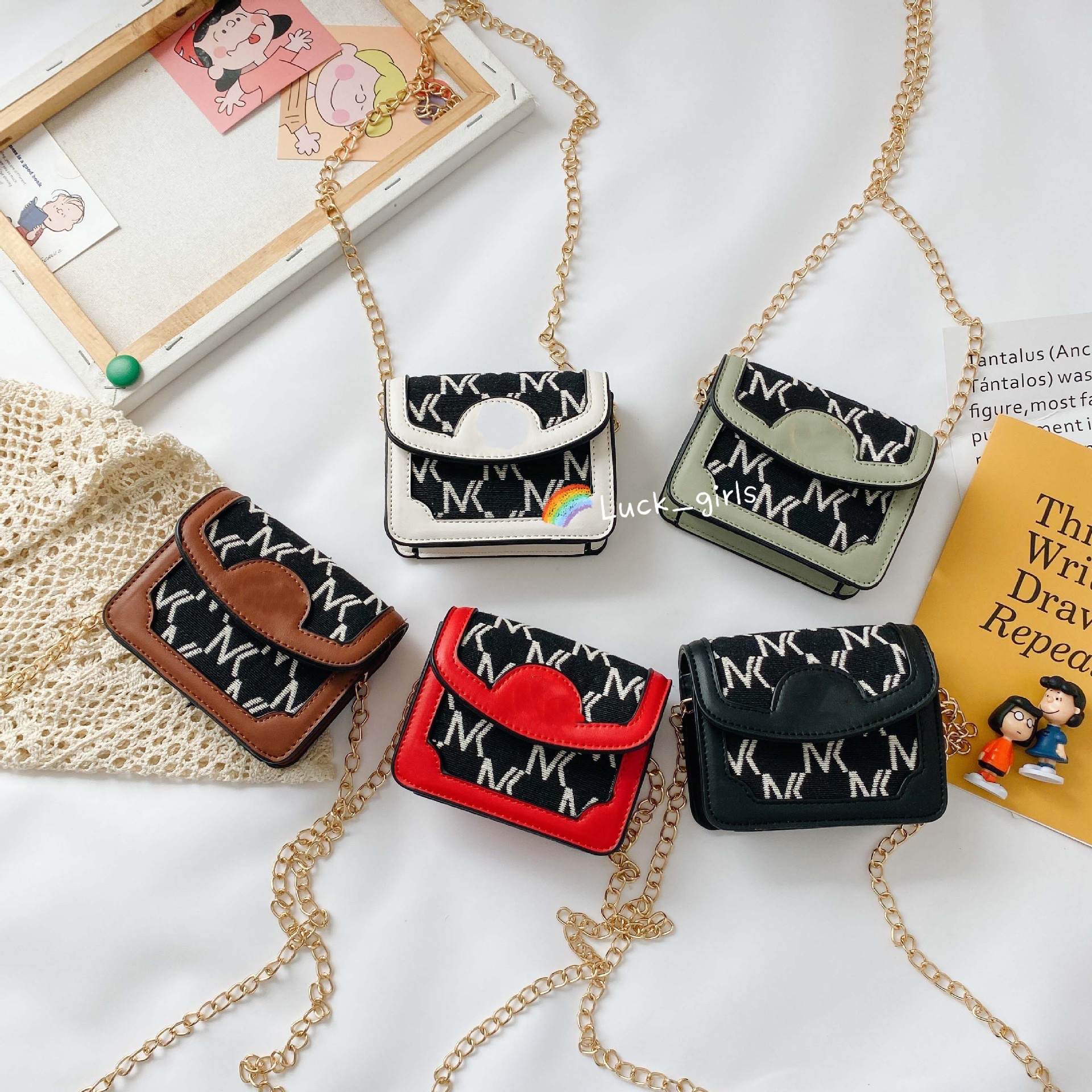 Kids Designer Handbag Fashion Girls Luxurys Letter Zero wallet Kid Casual Messenger Bag Children Metal Chain Princess Single Shoulder F076, White
Kids Designer Handbag Fashion Girls Luxurys Letter Zero wallet Kid Casual Messenger Bag Children Metal Chain Princess Single Shoulder F076, White