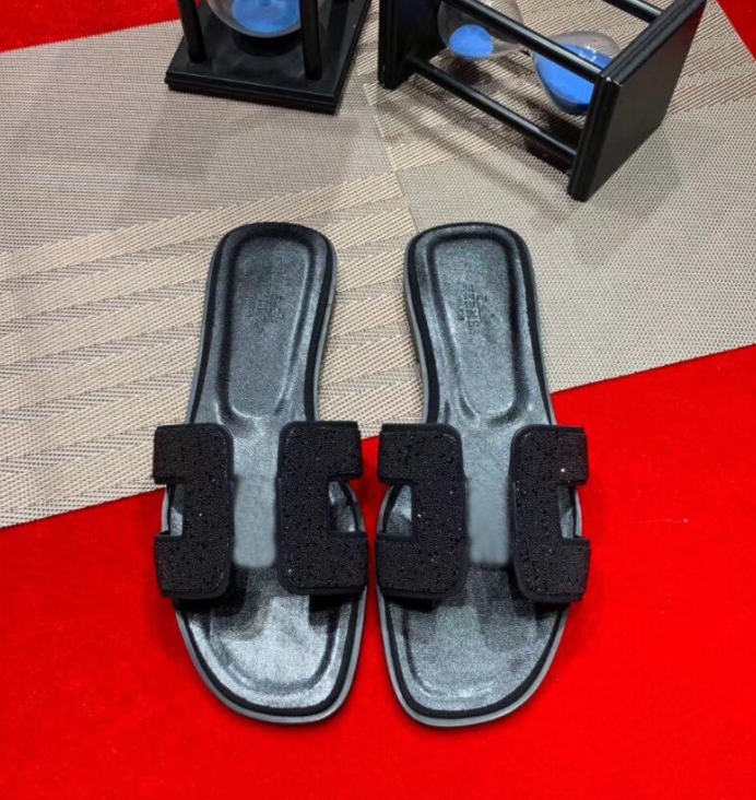 Luxury designer leather ladies sandals summer flat shoes fashion beach women slippers H letter drag 35-42, Customize
Luxury designer leather ladies sandals summer flat shoes fashion beach women slippers H letter drag 35-42, Customize