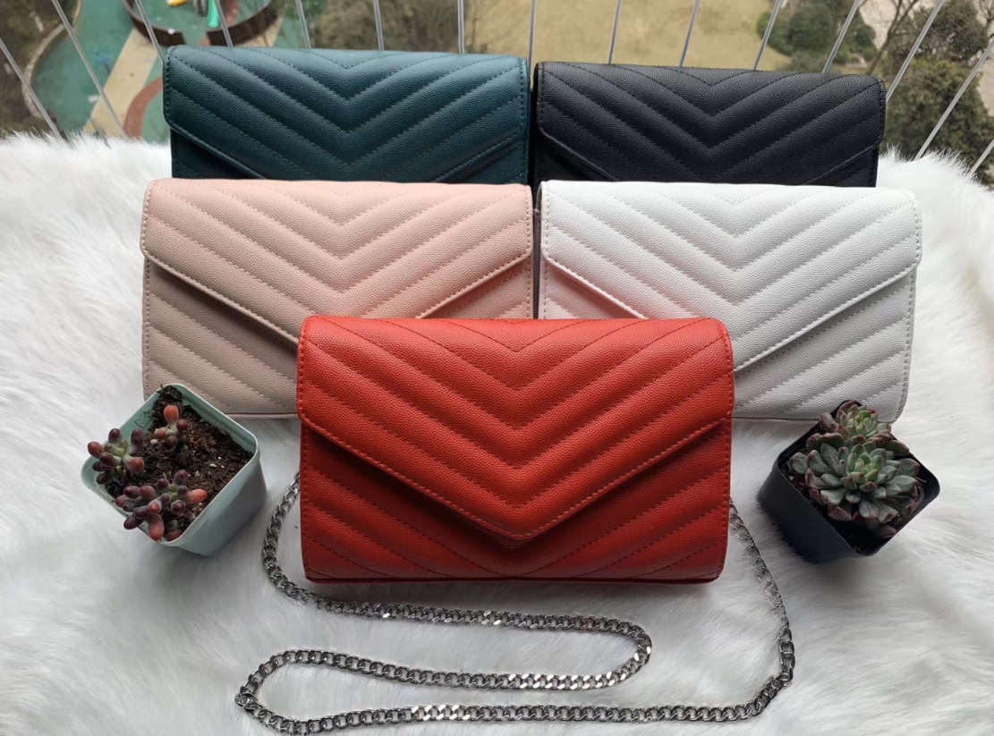 2021 Womens GGLVLouis
Vutton YSL
VITTON messenger bag Fashion luxurys wallets designers mens Shoulder Totes purse hand, Red;black
2021 Womens GGLVLouis
Vutton YSL
VITTON messenger bag Fashion luxurys wallets designers mens Shoulder Totes purse hand, Red;black