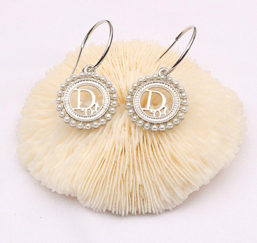 Geometric Designer Round Peach Heart Jewelry Stud Earrings for Womens Luxury Brand Double Letter Crystal Rhinestone Earring High Quality Gold Plated Earloop Gift
Geometric Designer Round Peach Heart Jewelry Stud Earrings for Womens Luxury Brand Double Letter Crystal Rhinestone Earring High Quality Gold Plated Earloop Gift