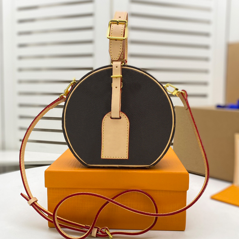 Top ladies luxury messenger bag 2021 new fashion designer zipper round bag classic shoulder bag letter makeup wallet, Box
Top ladies luxury messenger bag 2021 new fashion designer zipper round bag classic shoulder bag letter makeup wallet, Box