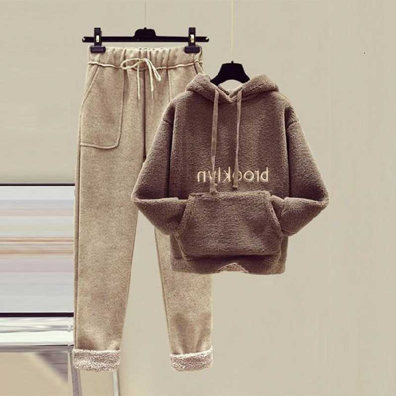 Plus Size Women Hoodies Pants Fashion 2 Piece Set Ladies Letter Print Pocket Warm Thicken Pullover Sweatshirts High Waist Suits 210930
Plus Size Women Hoodies Pants Fashion 2 Piece Set Ladies Letter Print Pocket Warm Thicken Pullover Sweatshirts High Waist Suits 210930