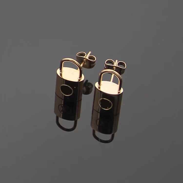 Top Quality Stainless Steel Ear Stud women designers Earings Simple Lock V Letter Trendy Style Jewelry Lady Gift wholesale, Golden;silver
Top Quality Stainless Steel Ear Stud women designers Earings Simple Lock V Letter Trendy Style Jewelry Lady Gift wholesale, Golden;silver