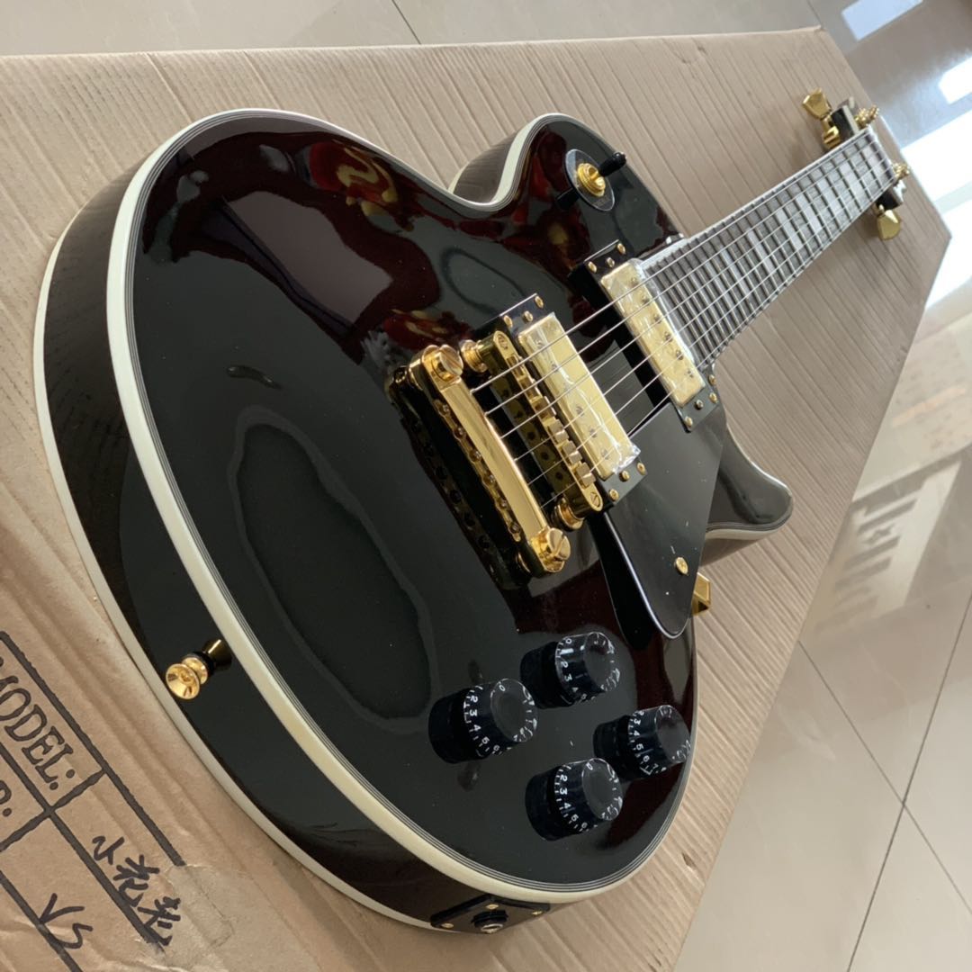 Classic brand electric guitar, made of high-quality mahogany solid wood, professional performance level, free delivery to home.
Classic brand electric guitar, made of high-quality mahogany solid wood, professional performance level, free delivery to home.