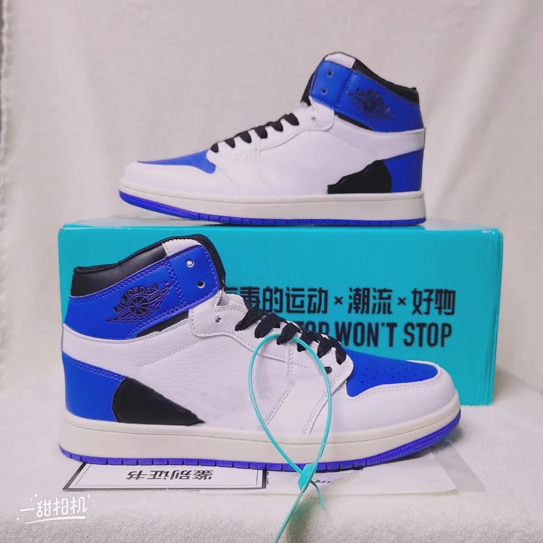 Christmas 22SS Fashion Barb high top Roller Shoes Men Lace Spring Autumn women's sports Eur size 36-44 brand leather white with blue and red
Christmas 22SS Fashion Barb high top Roller Shoes Men Lace Spring Autumn women's sports Eur size 36-44 brand leather white with blue and red