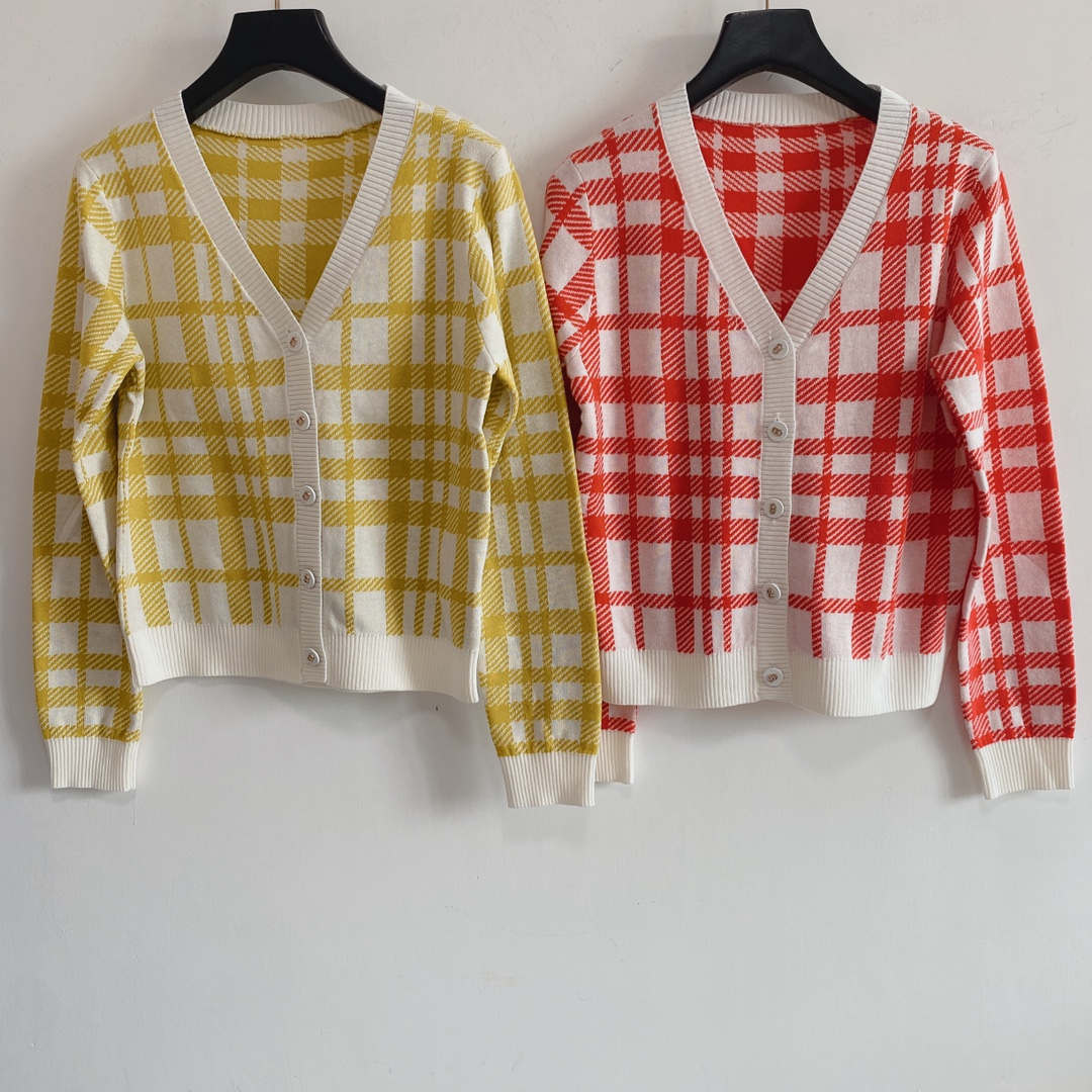 Shipping Free 2021 Autumn Red/Yellow Plaid Print Autumn Women' Cardigan Brand Same Style Women' Sweaters DH017
Shipping Free 2021 Autumn Red/Yellow Plaid Print Autumn Women' Cardigan Brand Same Style Women' Sweaters DH017