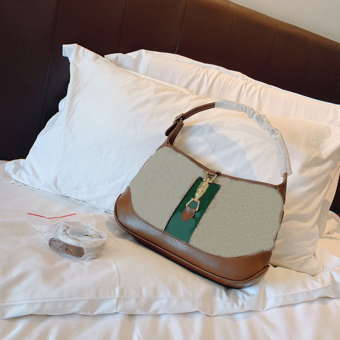 Designer small shoulder bag brand women summer handbag party crescent-shaped evening underarm bags
Designer small shoulder bag brand women summer handbag party crescent-shaped evening underarm bags