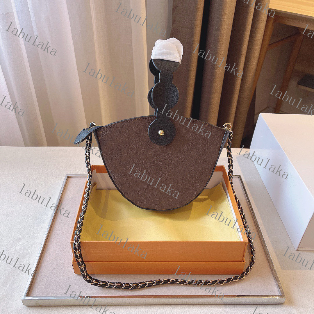 M30746M30746 Genuine leather women shoulder bag mushroom shapes Letters Pattern crossbody Purse Size 23*4*18cm with box
M30746M30746 Genuine leather women shoulder bag mushroom shapes Letters Pattern crossbody Purse Size 23*4*18cm with box