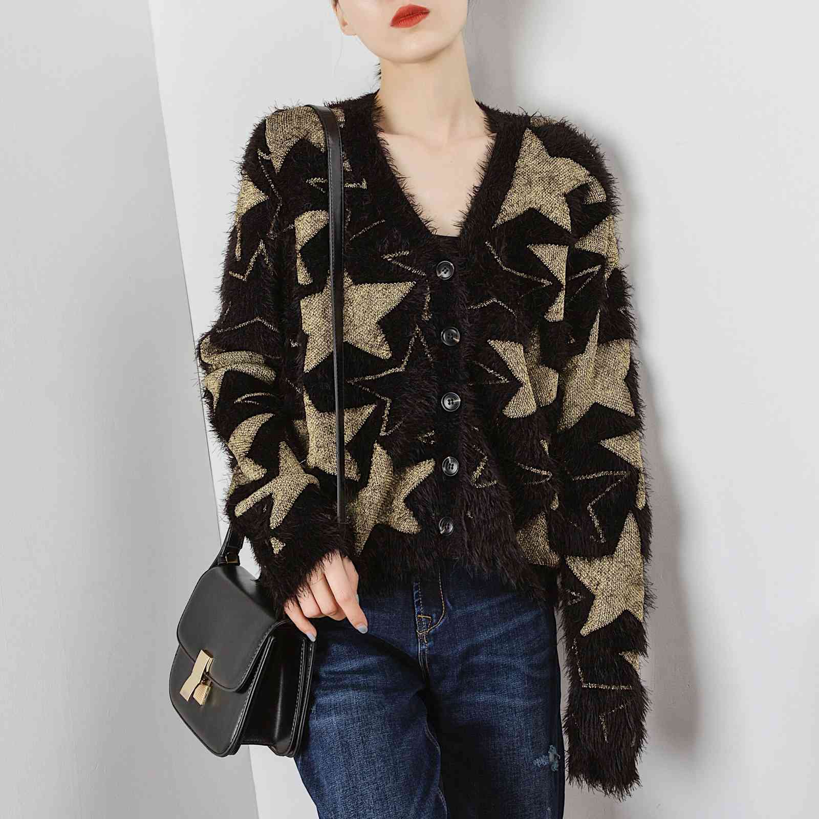 sweater 2021 Autumn and Winter Long-sleeved V-neck Knitted Cardigan Casual Printing Gold Star Contrast Jacket Women Dc6s, Black gold contrast
sweater 2021 Autumn and Winter Long-sleeved V-neck Knitted Cardigan Casual Printing Gold Star Contrast Jacket Women Dc6s, Black gold contrast