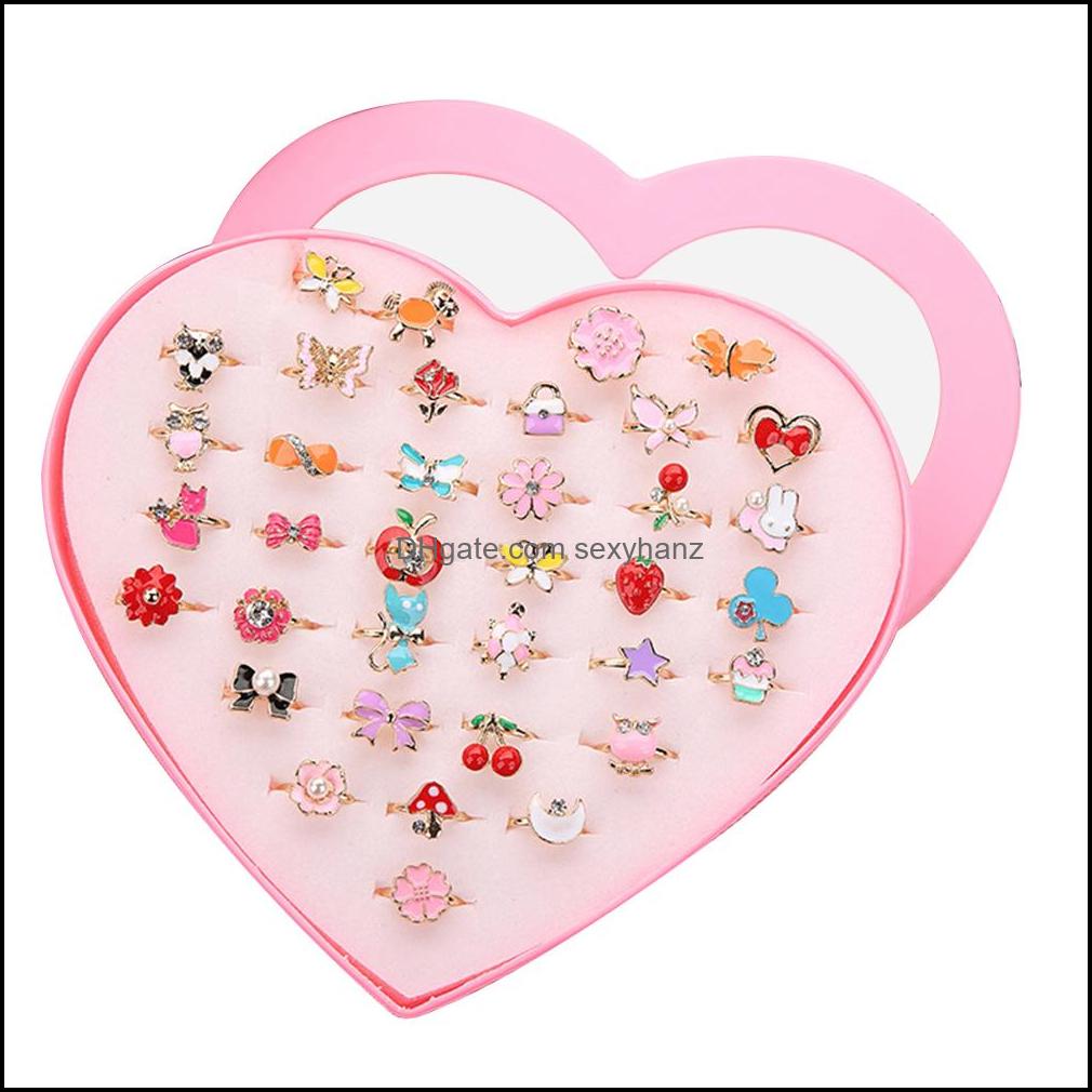 Cluster Jewelry 36Pcs Colorf Children Cute Adjustable Rings Sparkle With Heart Shape Display Case For Kids Birthday Party Favors Drop Delive
Cluster Jewelry 36Pcs Colorf Children Cute Adjustable Rings Sparkle With Heart Shape Display Case For Kids Birthday Party Favors Drop Delive