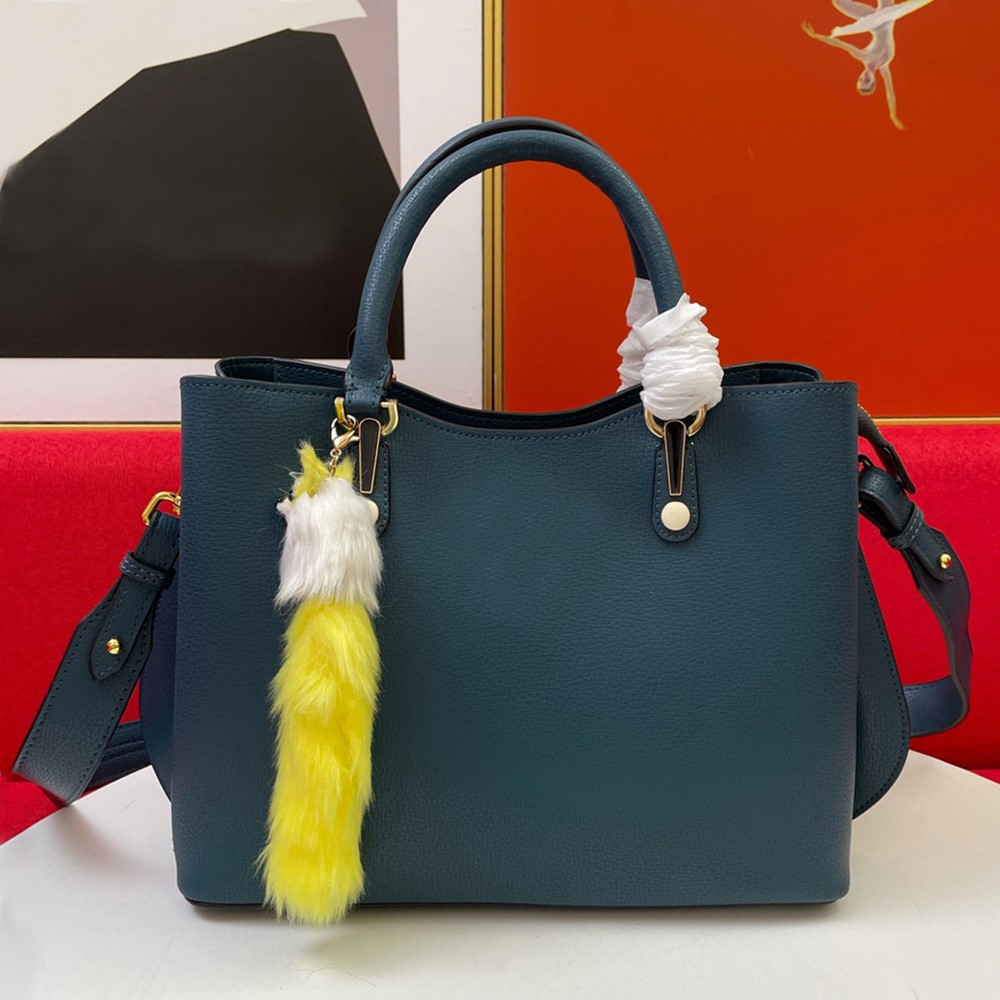 Women handbag designer shoulder bags top leather material fashion crossbody bag large capacity casual brand fashionbag030
Women handbag designer shoulder bags top leather material fashion crossbody bag large capacity casual brand fashionbag030