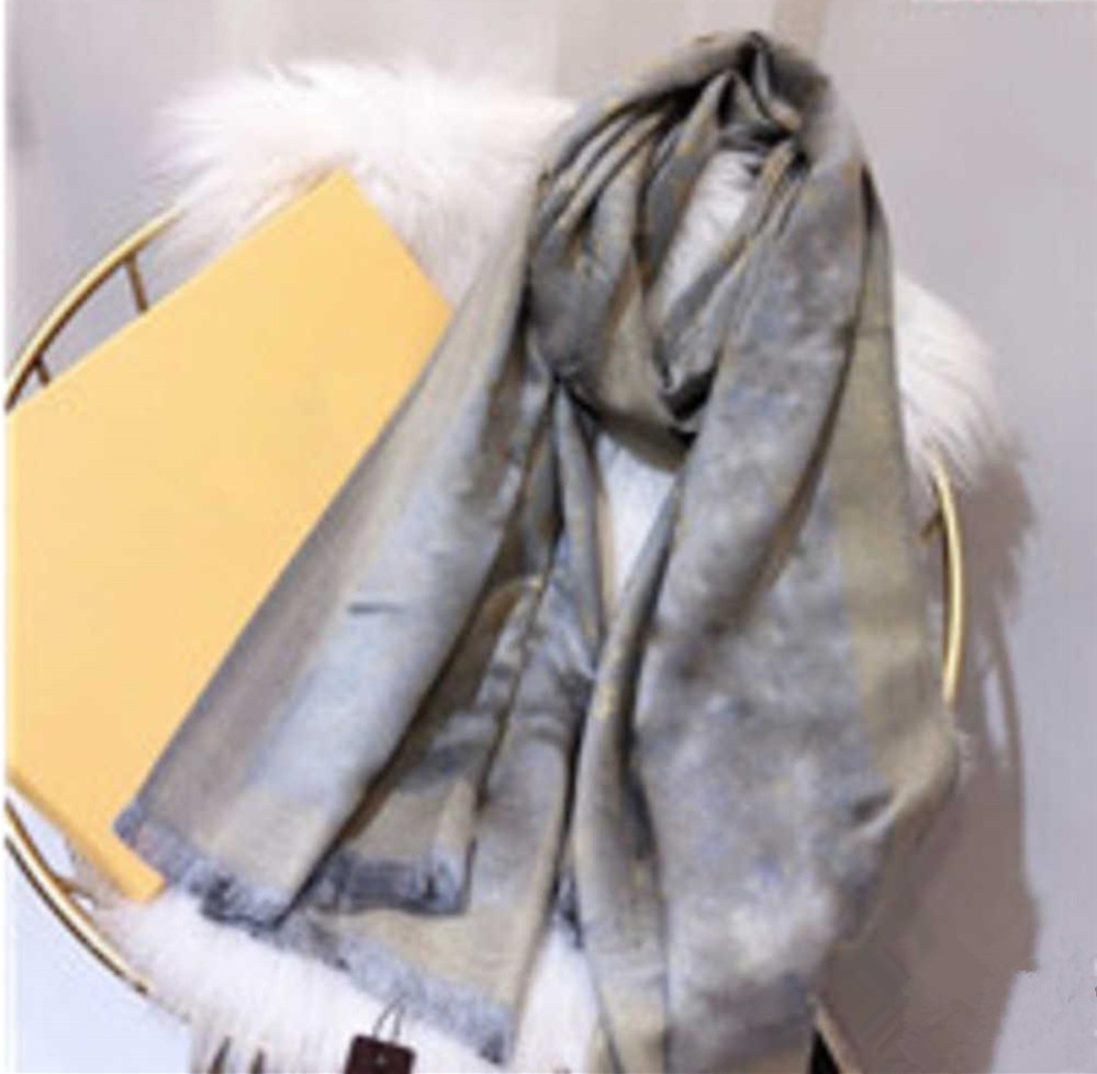 2021 fashion top Classic Scarf for Women wool silk cashmere Letter Scarf Shawl 8 color Ladies Scarves Size 140x140cm with box
2021 fashion top Classic Scarf for Women wool silk cashmere Letter Scarf Shawl 8 color Ladies Scarves Size 140x140cm with box