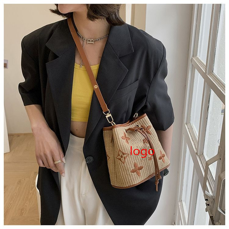 Luxury design handbag 2021 summer new fashion women's knitting embroidery bucket drawstring bag good quality Single Shoulder Messenger Bag, Blue
Luxury design handbag 2021 summer new fashion women's knitting embroidery bucket drawstring bag good quality Single Shoulder Messenger Bag, Blue